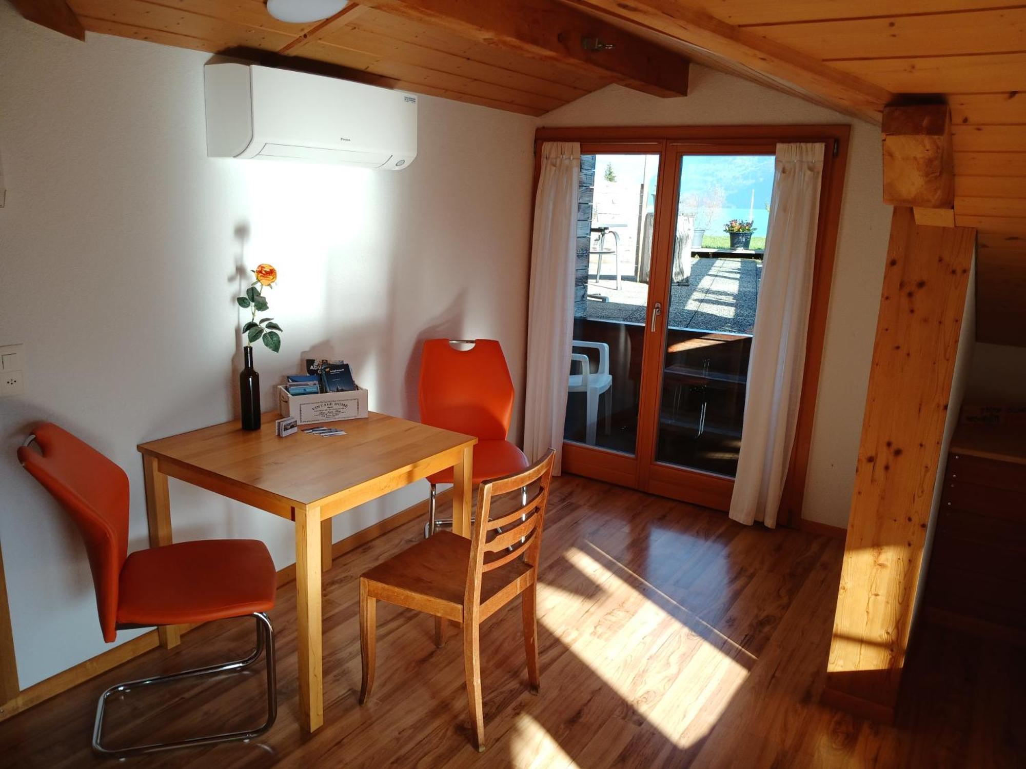 Chalet Diana Lakefront Ringgenberg Room photo